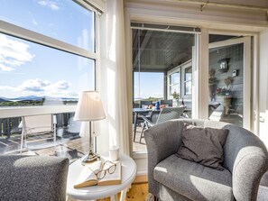 Televisión y chimenea 