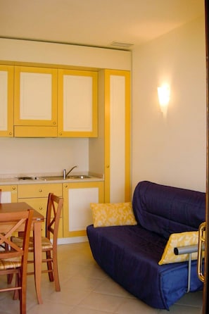 TV - Front Lake Resort Le Corti del Lago by Interhome (Desenzano)