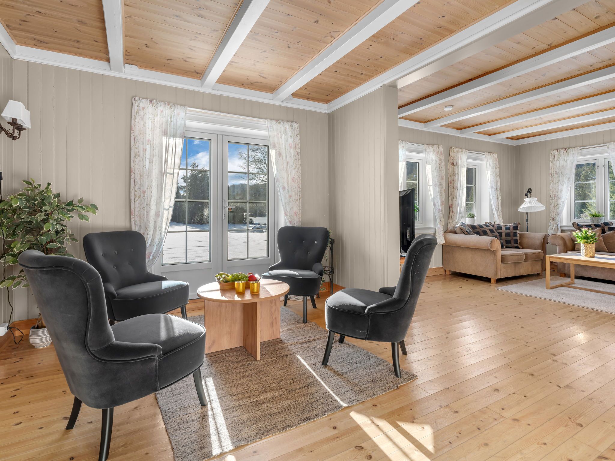 Télévision, cheminée