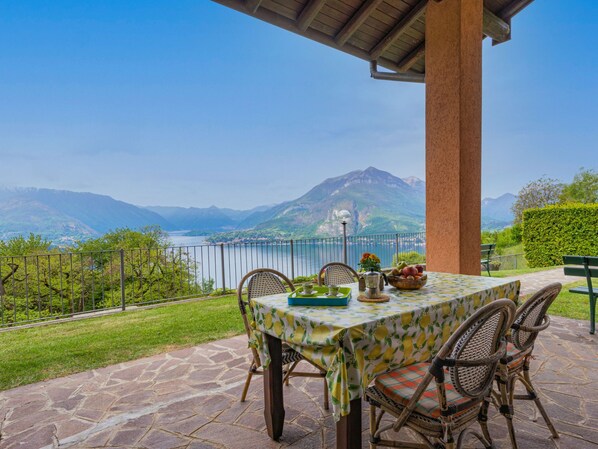 تناول الطعام بالخارج