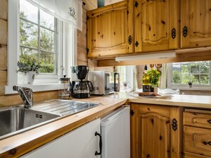 Kjøleskap, mikrobølgeovn, ovn og oppvaskmaskin