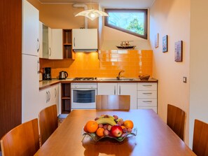 Fridge, microwave, oven, dishwasher - Casa Savina by Interhome (Dervio)