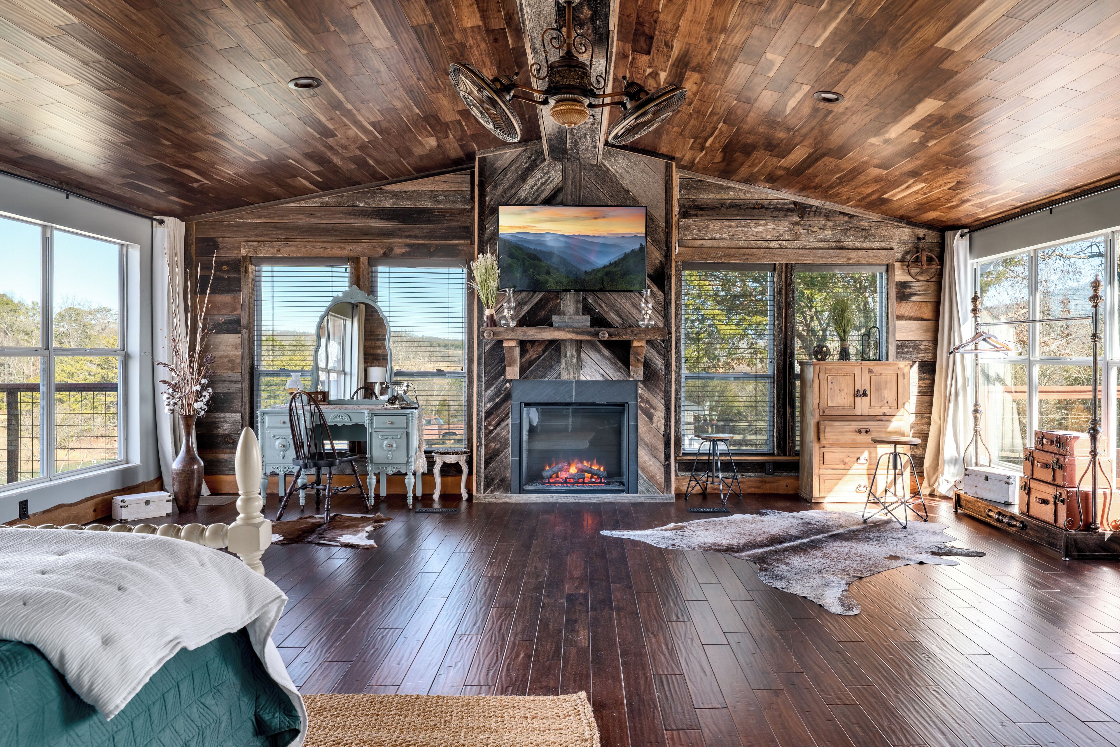 6 camere, una scrivania, ferro/asse da stiro, culla da viaggio