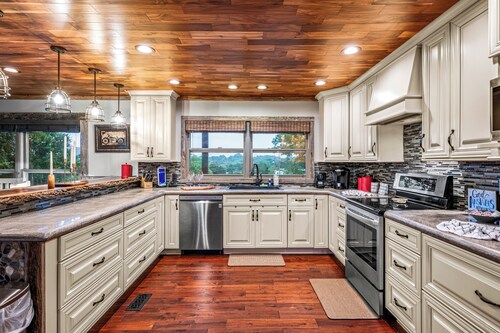 Private Smoky Mountain Retreat - Heated Pool, Fishing Pond & Event Area!