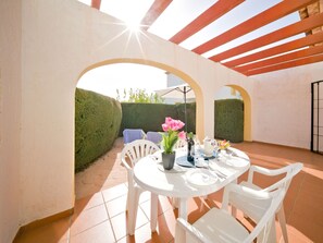 Outdoor dining - Residencial Puerta de Calpe by Interhome (Calpe/Calp)