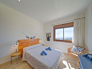 3 bedrooms, iron/ironing board, WiFi