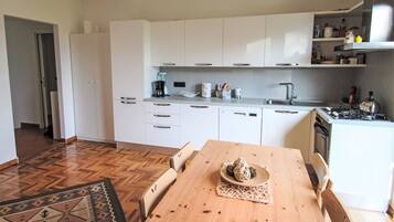 Kühlschrank, Ofen, Geschirrspüler, Toaster