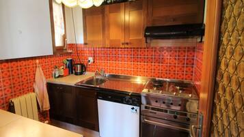 Kühlschrank, Ofen, Geschirrspüler, Hochstuhl