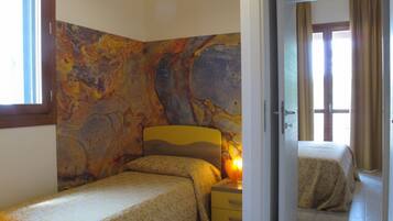 2 bedrooms, iron/ironing board, WiFi