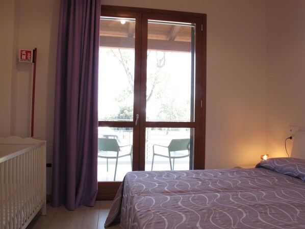 2 bedrooms, iron/ironing board, WiFi