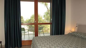 2 bedrooms, iron/ironing board, WiFi