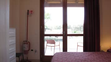 2 bedrooms, iron/ironing board, WiFi