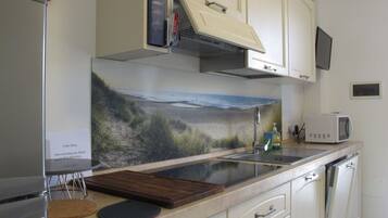 Refrigerador, microondas, lavavajillas y tostadora