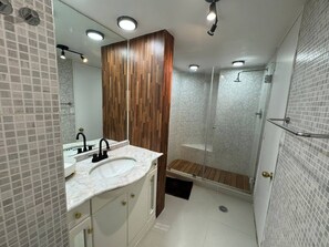 Apartment, 2 Bedrooms, Balcony, Garden View | Bathroom - Apartment Near Reforma Agel (Mexico City)