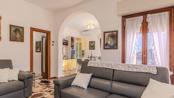 Fernseher, Kamin, Tischfußball