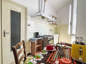 Fridge, oven, toaster, cookware/dishes/utensils