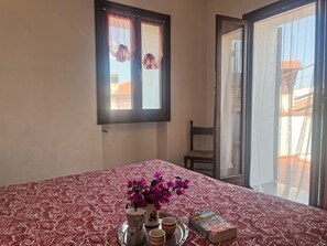 2 Schlafzimmer, Bügeleisen/Bügelbrett