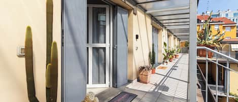 Apartment (1 Bedroom) | Balcony