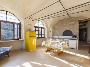Fridge, microwave, oven, dishwasher - Il Loggiato by Interhome (Tavole)