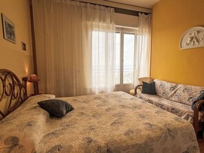 2 عدّة غرف نوم ومكتب وخدمة الإنترنت