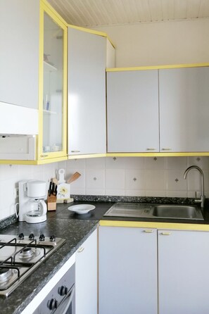 Frigorifero, forno, lavastoviglie, pentole/stoviglie/utensili