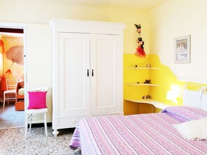 1 chambre, bureau, fer et planche à repasser, Wi-Fi