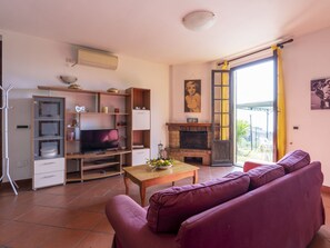 Televisión, chimenea