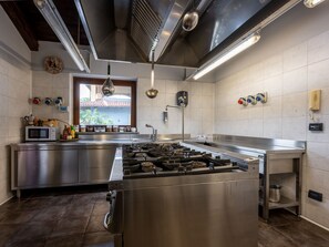Frigorifero, microonde, forno, lavastoviglie