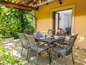 Outdoor dining - Horvath by Interhome (Abrahamhegy)