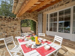 Outdoor dining - La Crischona by Interhome (Les Issambres)