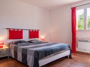3 bedrooms, iron/ironing board, WiFi