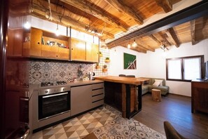 Horno, placa de cocina y lavavajillas