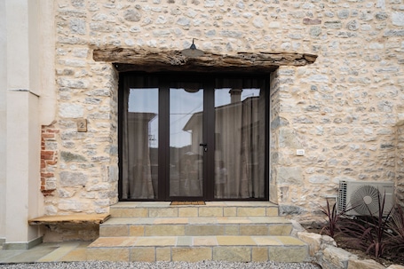 Exterior detail. Casa Vecchia Mura - Apartment 2 - 5 minutes from Cison di Valmareno