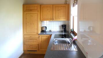 Kühlschrank, Ofen, Geschirrspüler, Kochgeschirr/Geschirr/Besteck