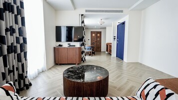 In-room safe, iron/ironing board, free WiFi, bed sheets