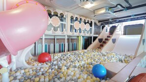 พื้นที่เล่นสำหรับเด็ก