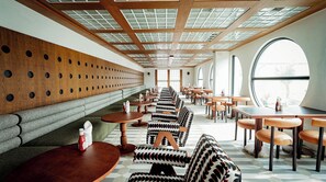 Petit déjeuner buffet (350 THB par personne)