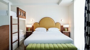 Classic-Vierbettzimmer | Zimmersafe, Bügeleisen/Bügelbrett, kostenloses WLAN, Bettwäsche