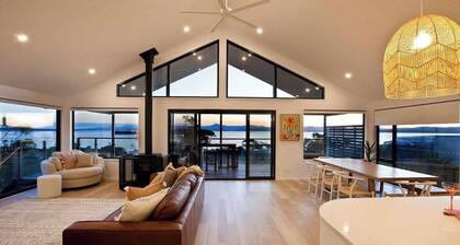 Bruny Island Sunset Retreat - NEW! Close to shops and local pub.