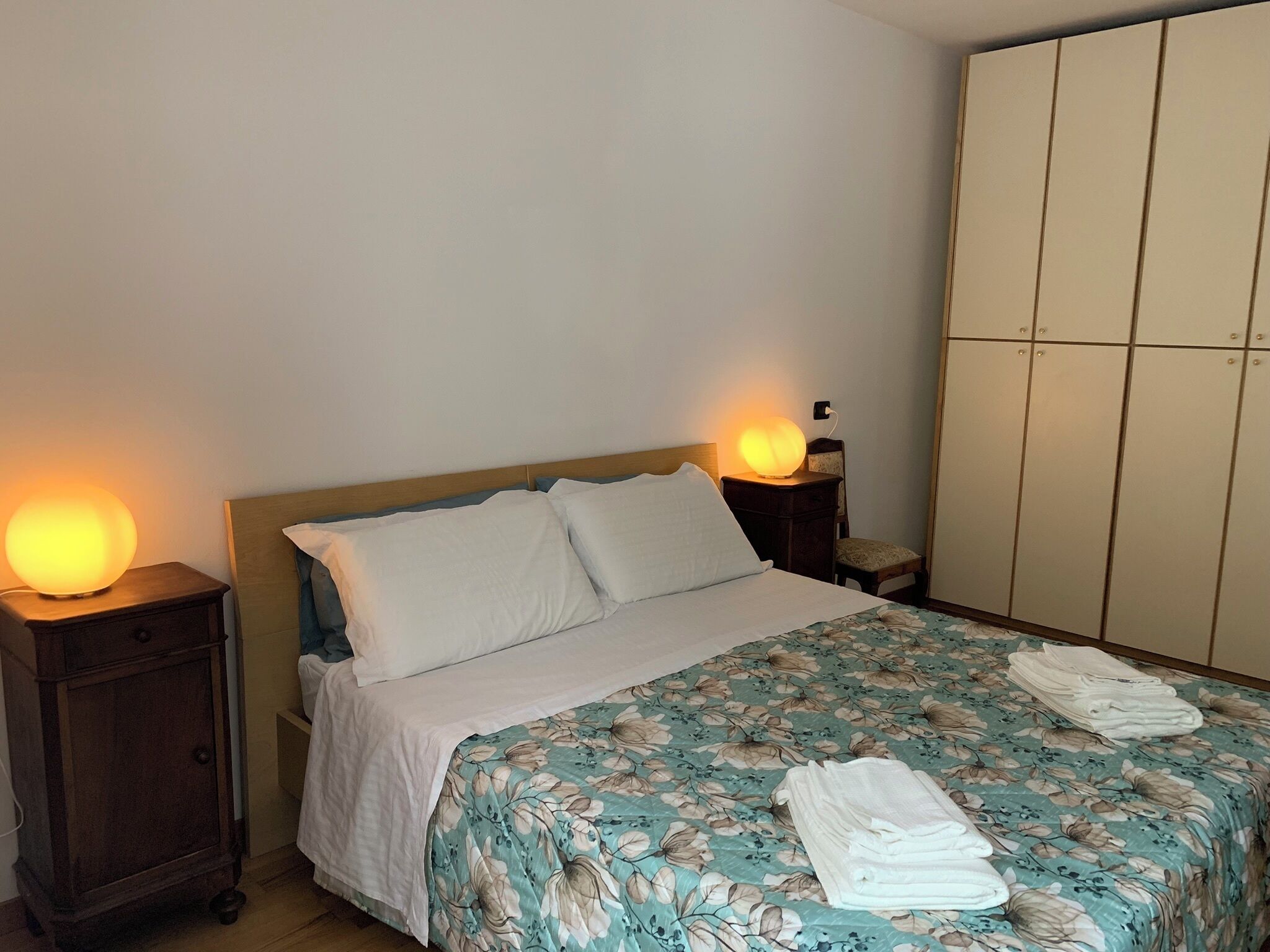 1 camera, Wi-Fi, lenzuola