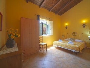 4 habitaciones, tabla de planchar con plancha y wifi 
