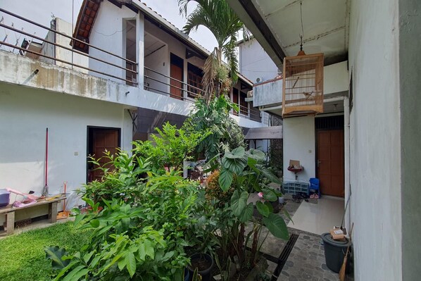 Exterior - SPOT ON 94139 Nirma Guest House (Sumedang)