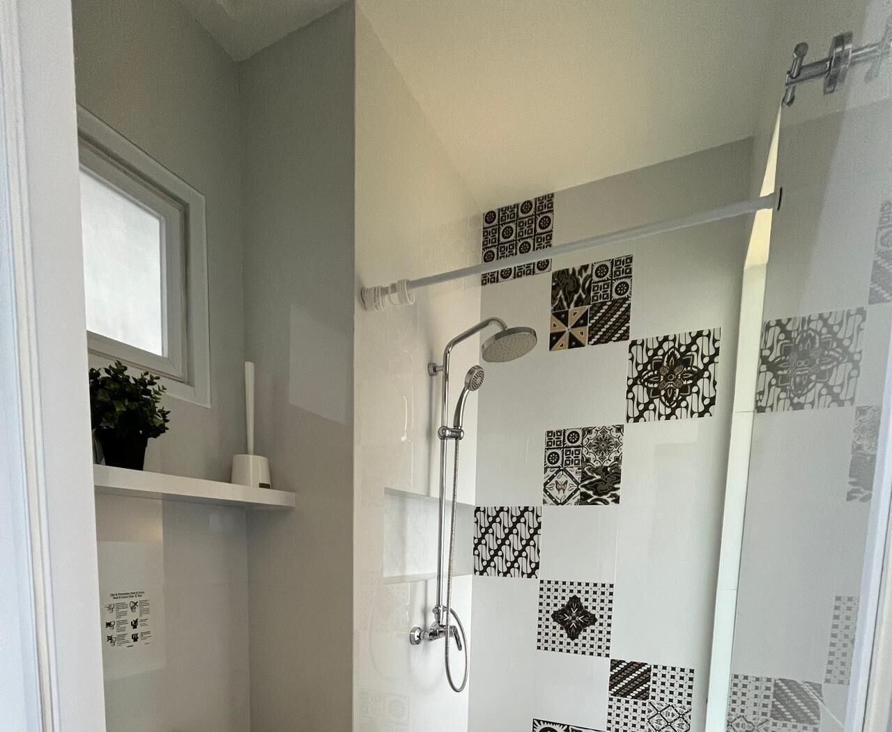 Deluxe Double Room | Bathroom | Shower, towels, soap