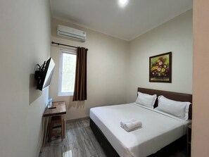 Standard Double Room | Bed sheets - OYO 94141 Al Fatih Residence Syariah 1 (Jakarta)