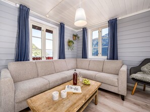 Televisión, chimenea y reproductor de DVD 