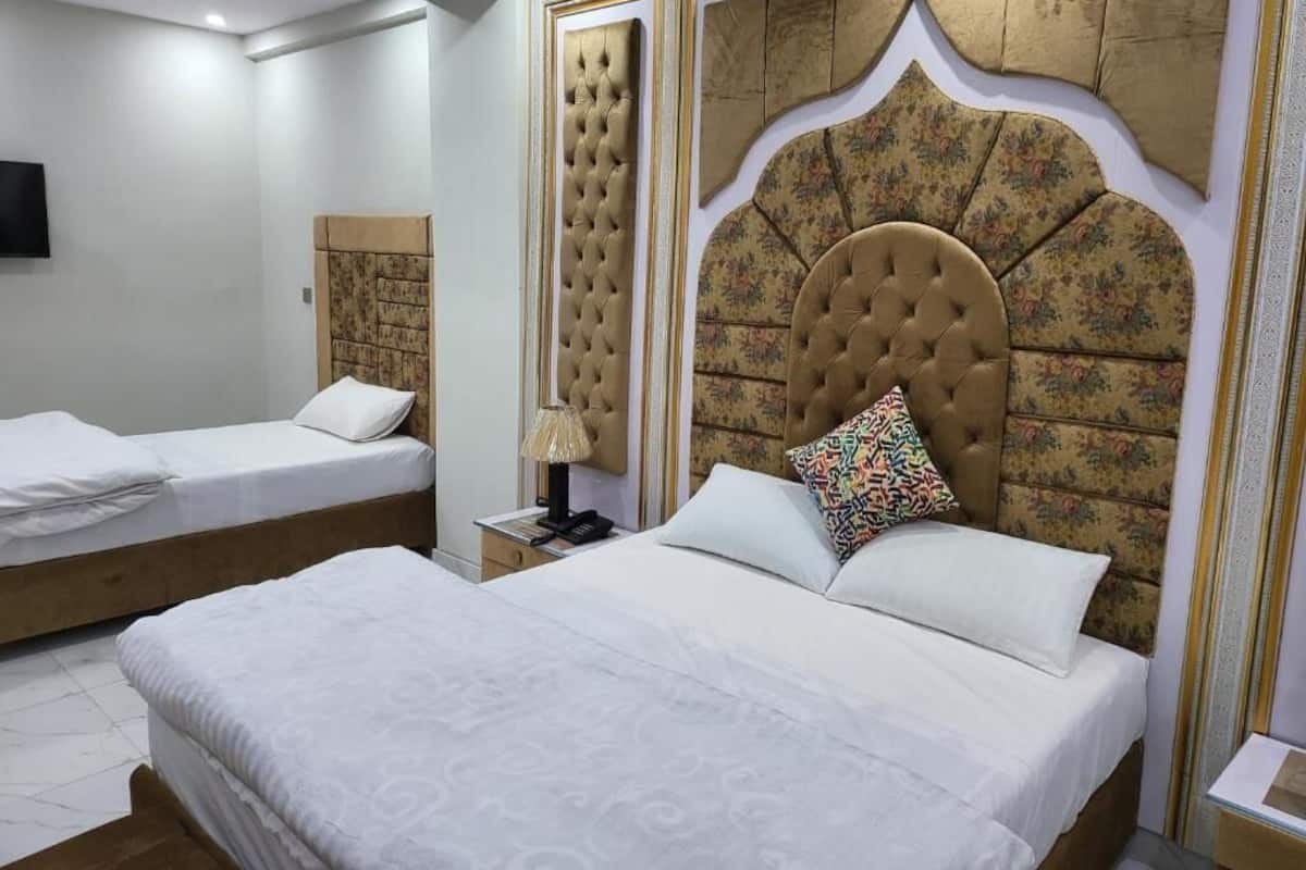 Deluxe Double or Twin Room, City View | Desk, soundproofing, free WiFi
