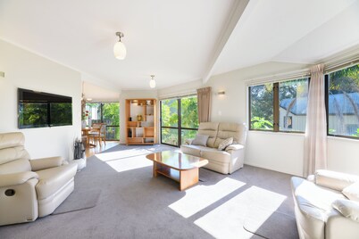 Modern Lifestyle Retreat With Stunning City View