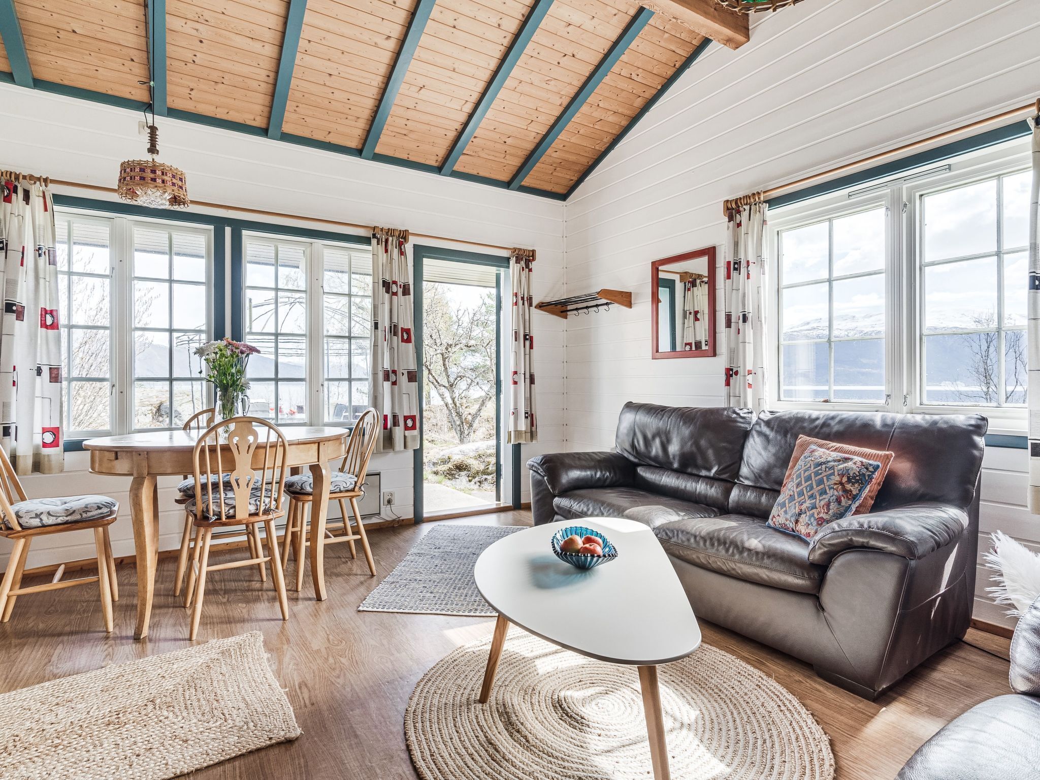 Télévision, cheminée