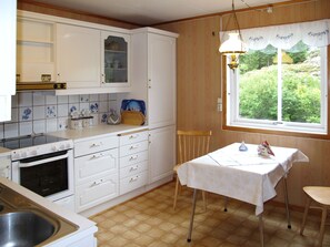Refrigerador, horno, lavavajillas, utensilios de cocina