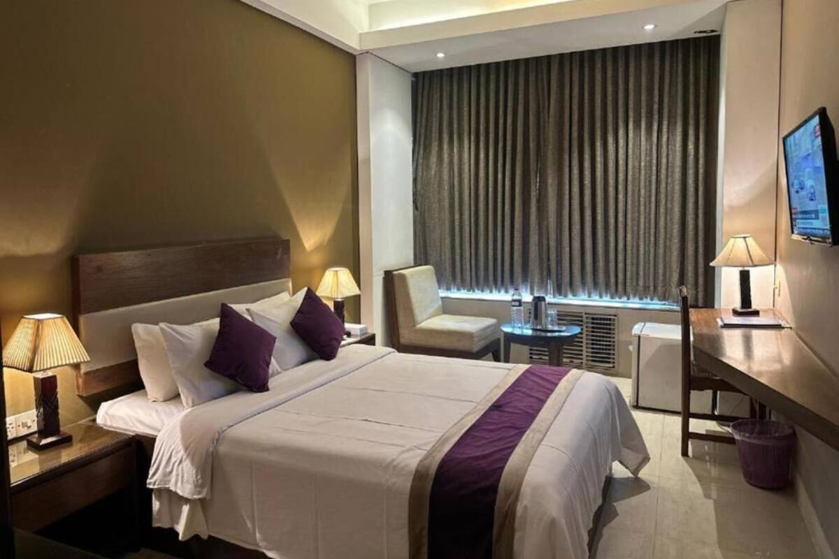 Standard Double or Twin Room, City View | Desk, WiFi (free)